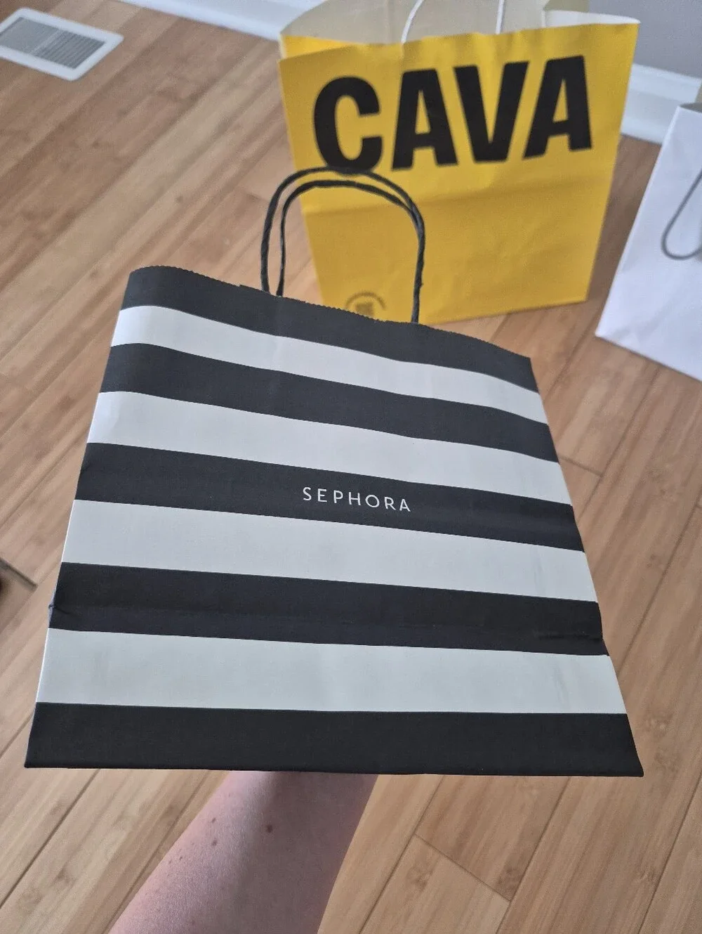 Apple, Sephora, H&M, Bath&Body Gift Bags